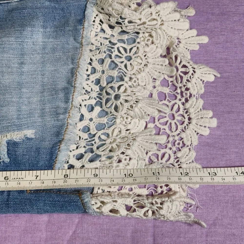 Lord & Taylor Design Lab lace trimmed shorts - Picture 6 of 8